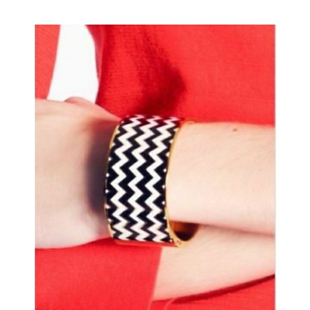 Beautiful Classic Kate Spade Statement Cuff  in like New condition 🤍🖤🤍🖤 - Picture 2 of 8